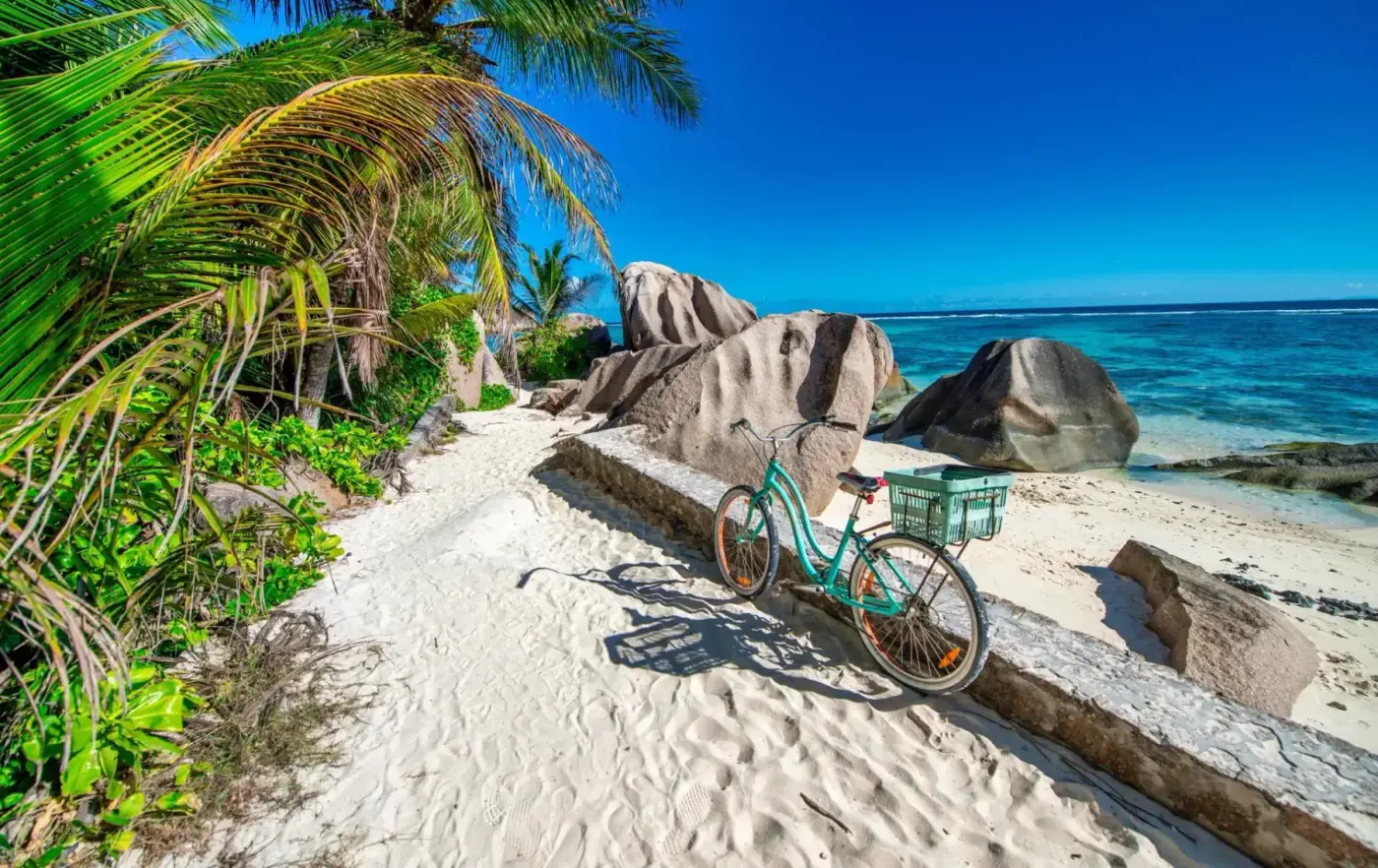 The granite boulders and turquoise ocean of La Digue, Seychelles — an ideal warm winter destination